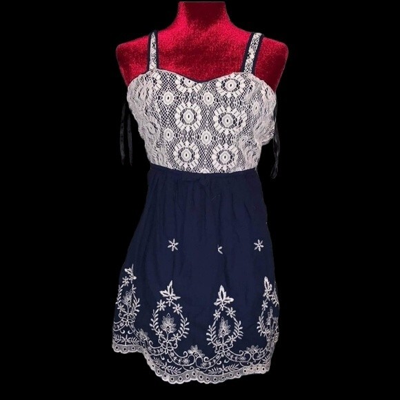 Rue 21 Navy White Lace Embroidered Floral Juniors Mini Sundress Size 7 - Picture 7 of 7
